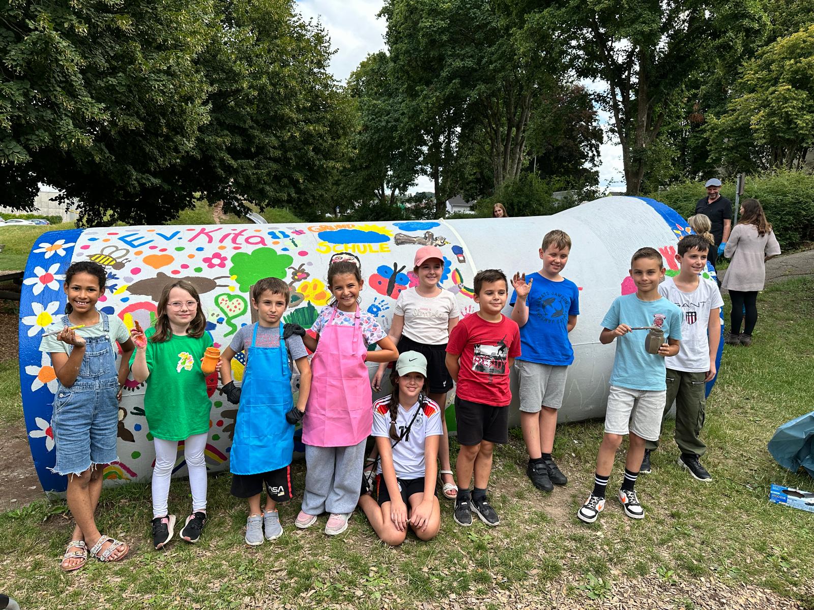 Malaktion auf dem Spielplatz